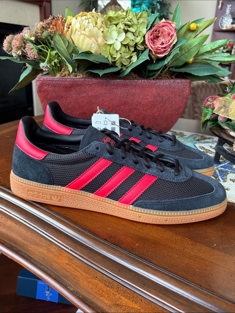 Adidas HANDBALL SPEZIAL Black Suede Red 3-Stripe Lace Up Sneakers Gum Rubber - Picture 2 of 14